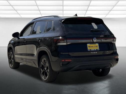 Deep Black 2026 Volkswagen Taos SE Black