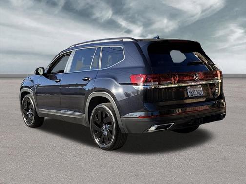 Deep Black Pearl 2024 Volkswagen Atlas 2.0T SE w/Technology