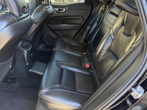 2021 Volvo XC60 Recharge Plug-In Hybrid T8 Inscription