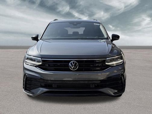Platinum Gray Metallic 2022 Volkswagen Tiguan 2.0T SE R-Line Black