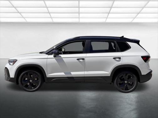 2025 Volkswagen Taos 1.5T SE Black