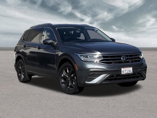 Platinum Gray Metallic 2023 Volkswagen Tiguan 2.0T SE