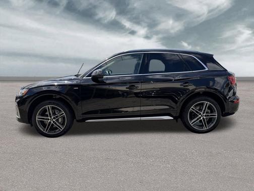 Mythos Black Metallic 2021 Audi Q5 Premium Plus 55 TFSI e quattro S tronic