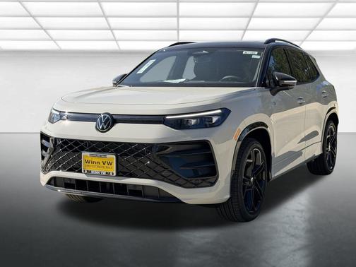 Sandstone 2026 Volkswagen Tiguan 2.0T SE R-Line Black