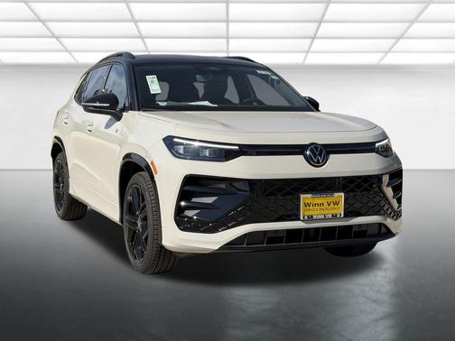 Sandstone 2026 Volkswagen Tiguan 2.0T SE R-Line Black