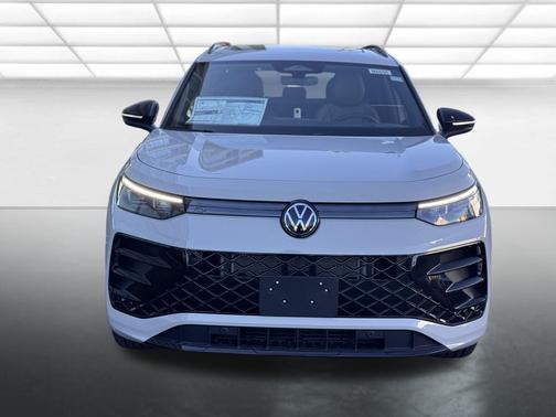 2025 Volkswagen Tiguan 2.0T SE R-Line Black