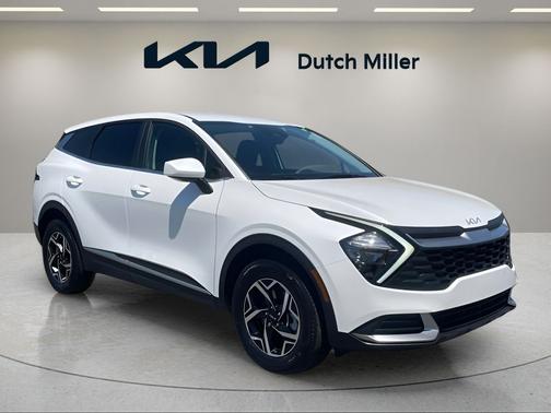 Snow White Pearl 2023 Kia Sportage LX