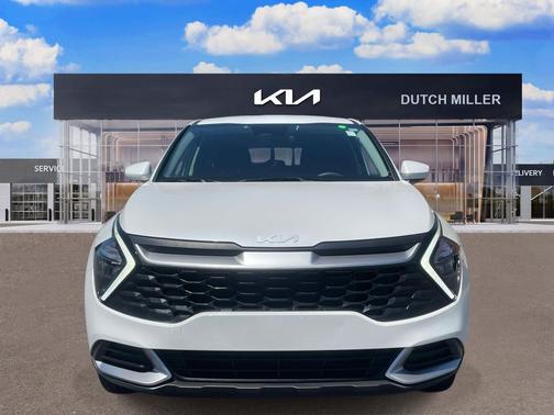 Snow White Pearl 2023 Kia Sportage LX