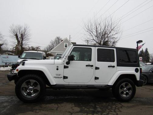 2016 Jeep Wrangler Unlimited Sahara
