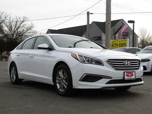 2017 Hyundai SONATA SE