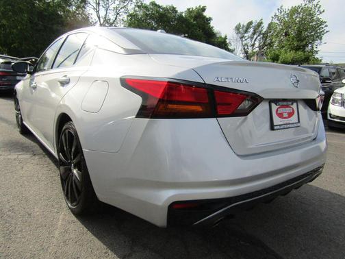 Brilliant Silver Metallic 2019 Nissan Altima 2.5 SR