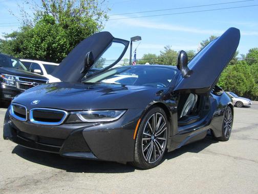 Sophisto Gray Metallic w/BMW i Frozen Blue Accent 2019 BMW i8 Coupe 2D