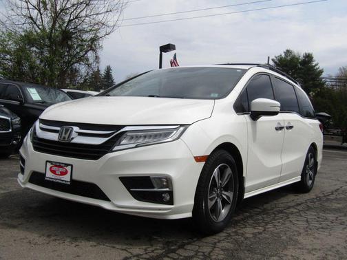 White Diamond Pearl 2018 Honda Odyssey Touring