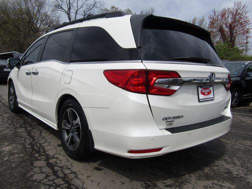 White Diamond Pearl 2018 Honda Odyssey Touring