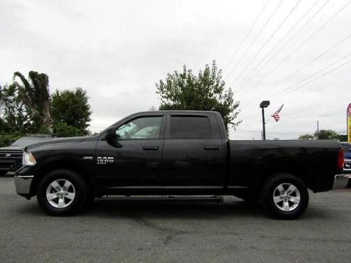 2019 RAM 1500 SLT