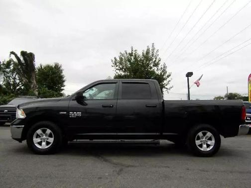 2019 RAM 1500 SLT