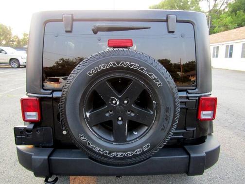 Photo 4 of 24 of 2014 Jeep Wrangler Unlimited Sport