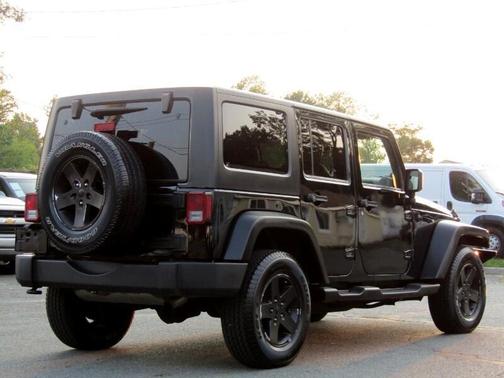 Photo 3 of 24 of 2014 Jeep Wrangler Unlimited Sport