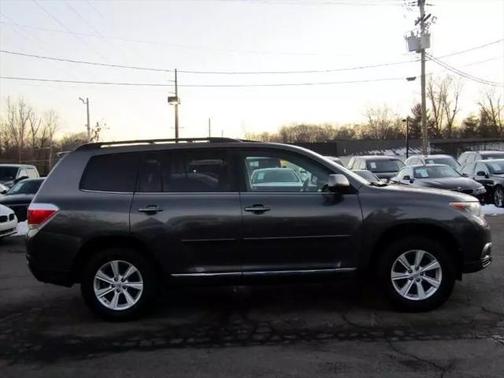 2011 Toyota Highlander SE