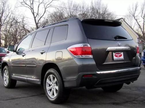 2011 Toyota Highlander SE
