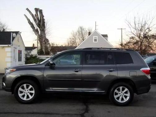 2011 Toyota Highlander SE
