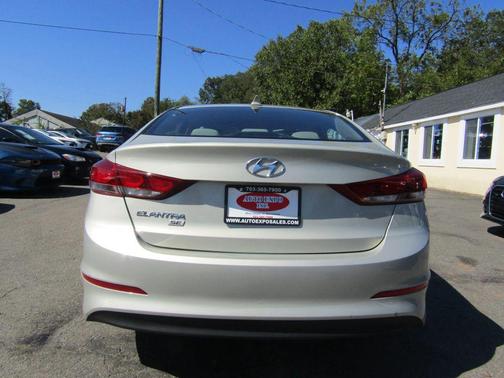 2017 Hyundai ELANTRA SE