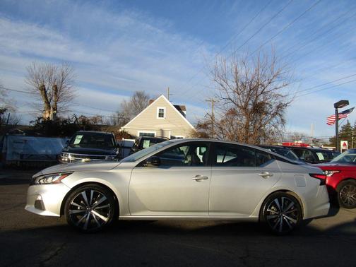 2021 Nissan Altima SR FWD