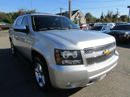 Silver Ice Metallic 2013 Chevrolet Avalanche LS