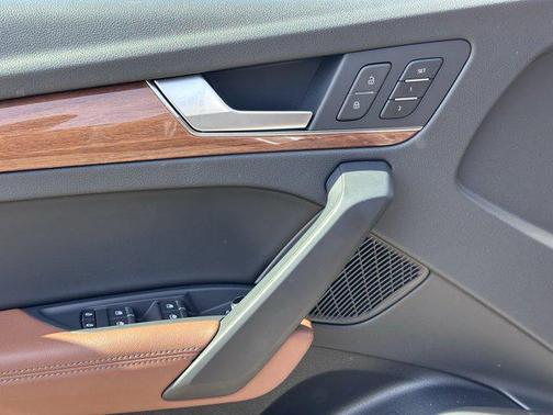 2022 Audi Q5 45 S line Premium Plus