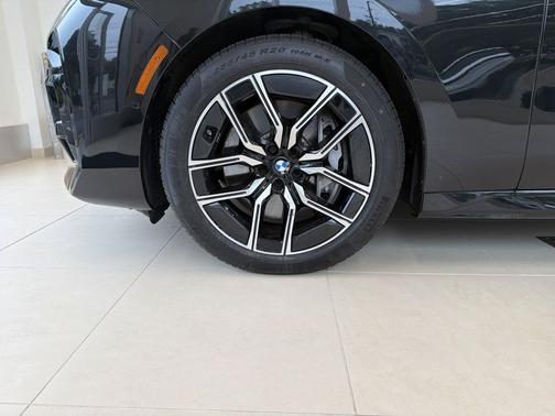 Black Sapphire Metallic 2023 BMW 760 i xDrive