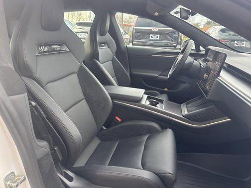 Pearl White Multi-Coat 2024 Tesla Model S Plaid