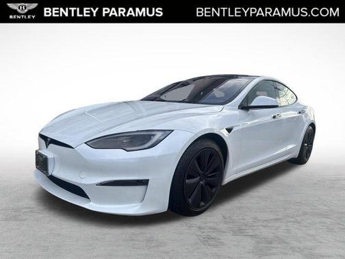 Pearl White Multi-Coat 2024 Tesla Model S Plaid
