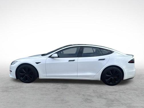 Pearl White Multi-Coat 2024 Tesla Model S Plaid