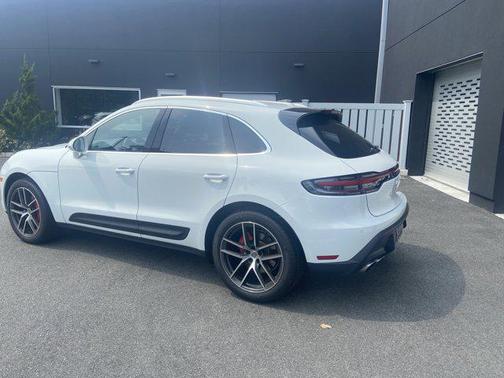 2024 Porsche Macan Base