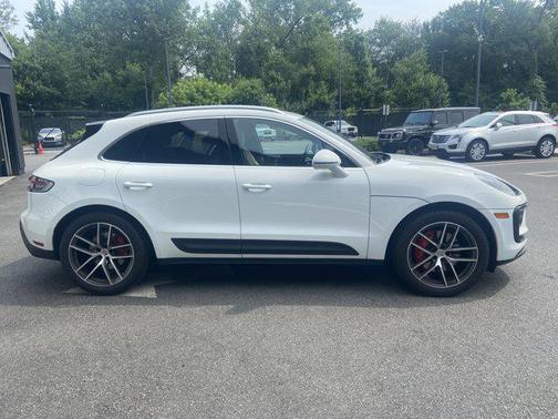2024 Porsche Macan Base