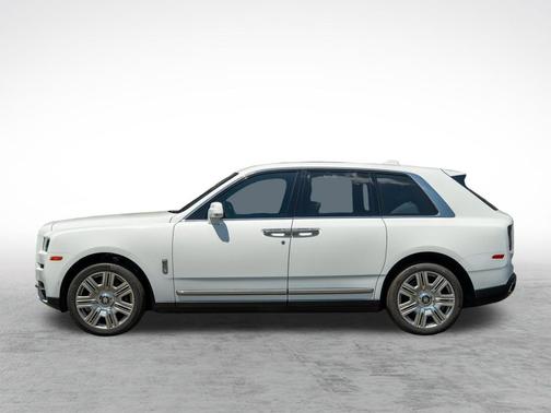 Arctic White 2022 Rolls-Royce Cullinan Sport Utility