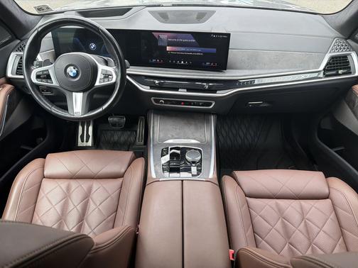 Skyscraper Grey Metallic 2024 BMW X7 xDrive40i