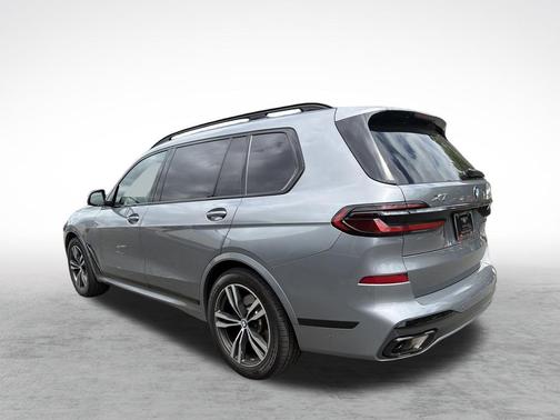 Skyscraper Grey Metallic 2024 BMW X7 xDrive40i