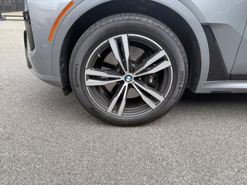 Skyscraper Grey Metallic 2024 BMW X7 xDrive40i