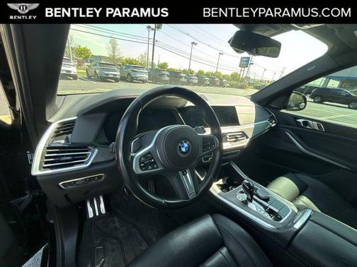 2022 BMW X5 M50i