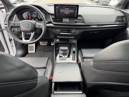 Glacier White Metallic 2024 Audi SQ5 3.0T Prestige
