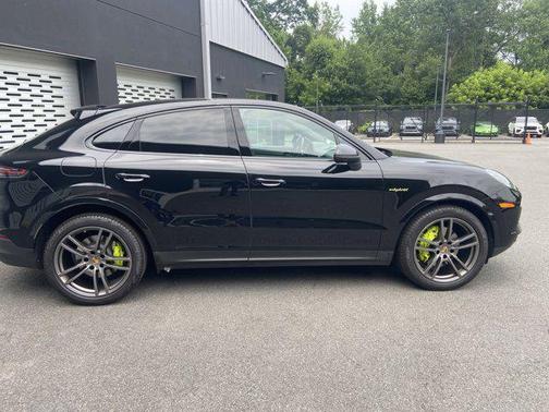 2022 Porsche Cayenne Platinum Edition