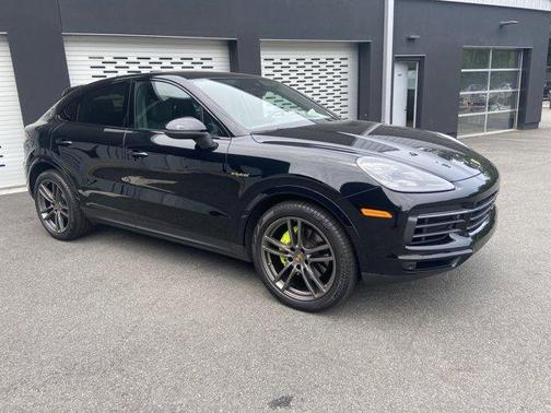 2022 Porsche Cayenne Platinum Edition