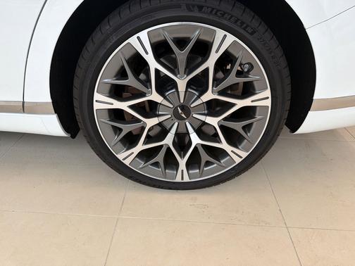 Uyuni White 2025 Genesis G90 3.5T e-SC AWD