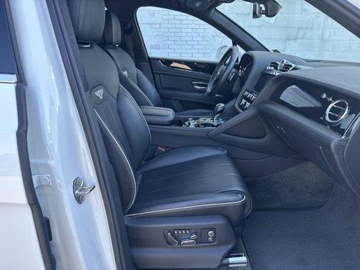 2022 Bentley Bentayga V8