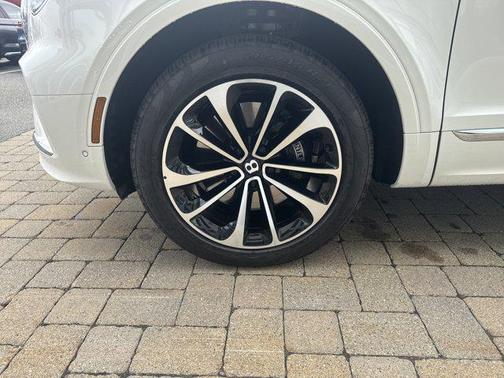 2024 Bentley Bentayga EWB