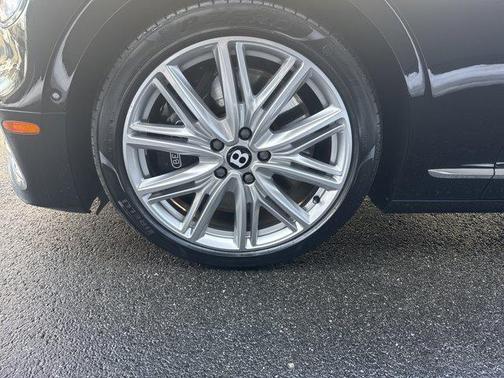 2023 Bentley Flying Spur V8