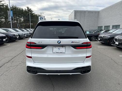 2024 BMW X7 M60i
