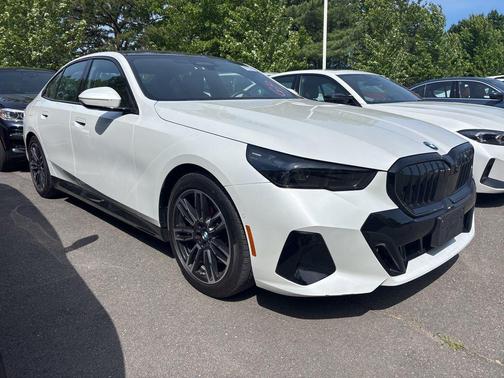 Mineral White Metallic 2025 BMW 540 xDrive