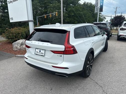 2022 Volvo V60 Cross Country T5